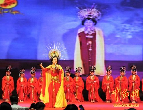 著名晋剧表演艺术家张香兰老师演唱《真情永远》和《清凉山颂》.