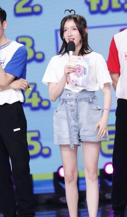 一米六八女孩要怎么穿古灵精怪李浩菲教你玩转夏季穿搭