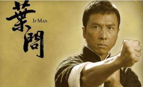 中国三大武打明星之一甄子丹,不仅全身肌肉丰满,座驾也是霸气型