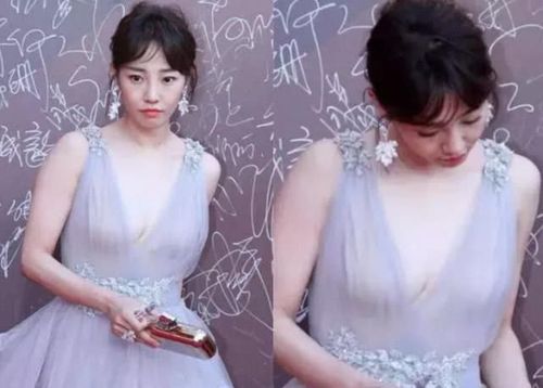 白百何穿薄纱都敢上台,这衣服也太浮夸了,网友:这是送给我的福利!