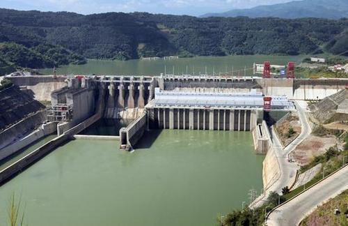 组图:景洪水电站放水 应请求开闸缓解越南旱情