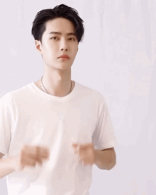 博君一肖王一博有你真甜比心～比枪 520 1843