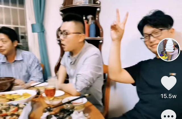 "错换人生"郭威回九江给亲生父母送惊喜:有一种亲情叫