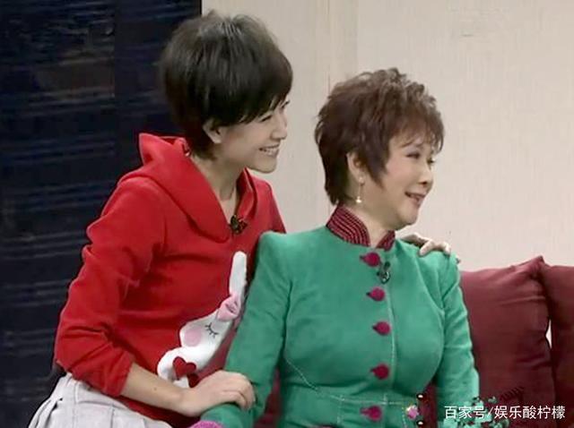 蔡明参加直播春晚,60岁仍保持玲珑身材,还会演小品吗