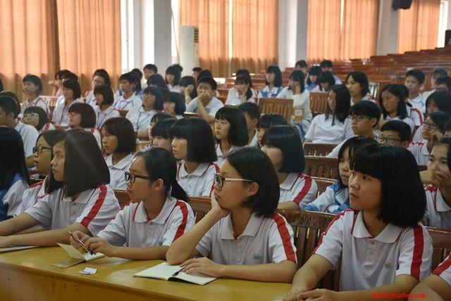 何楮铭纪念中学开展高效课堂学习模式培训