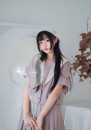 萌妹cos初中生, 看"初恋腿": 糟糕, 血压又高了