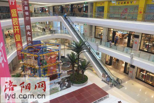 电梯布局:泉舜购物广场东西南北四个角落里都设置有扶梯和直梯,一