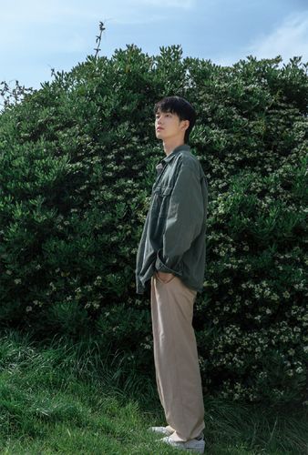 男生拍照这样摆pose能帅10倍