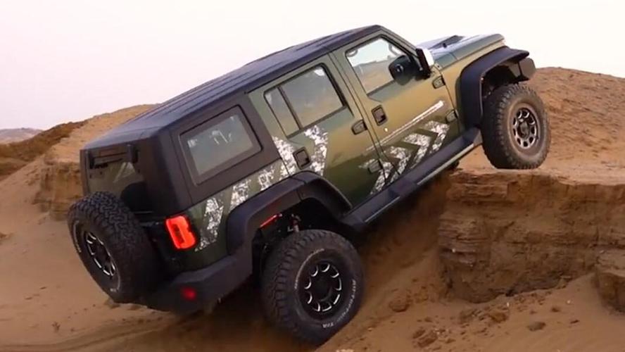 2022款北汽bj40沙漠玩越野一脚油门下去才知道啥叫如履平地