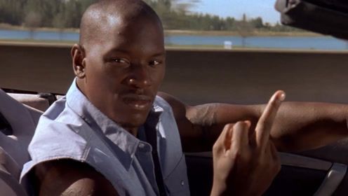 速度与激情:罗曼是真的皮,与人飙车还有心情竖中指