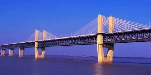 4 芜湖长江大桥,是国家"九五"重点交通项目,工程规模居中国长江大桥