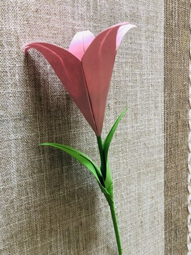 一朵百合花就做好了.