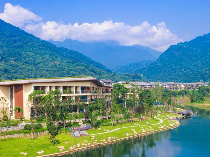 去峨眉山旅游住宿住哪里