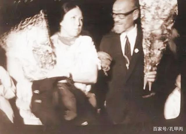 1941年,王洛宾回到兰州的家,妻子问他:今晚,你住哪儿?