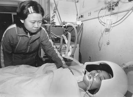 十佳少年患脑出血:生命出现转机却无钱可医-十佳少年