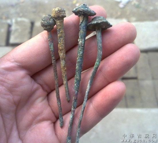 四枚出土的青铜簪子