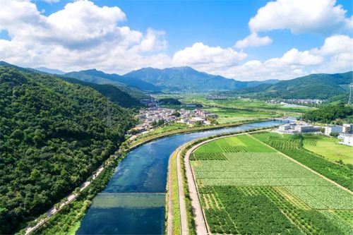 今天, 让我们跟着宁海摄影师们的镜头 走进宁海的美丽乡村, 把宁海的