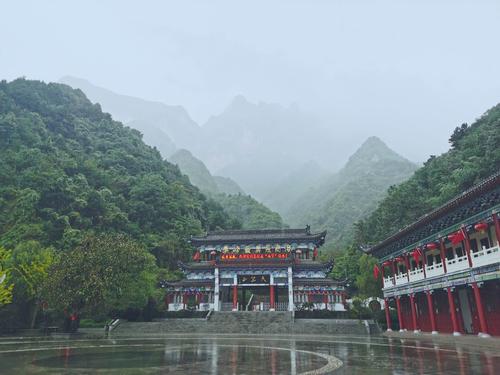 国庆下雨怎么办,天竺山景区景美人少,烟雨蒙蒙别有味道!