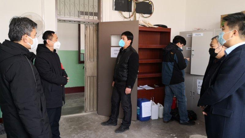 教育局领导干部到黄花店镇初级中学指导复课开学准备工作