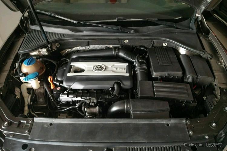 大众帕萨特发动机舱