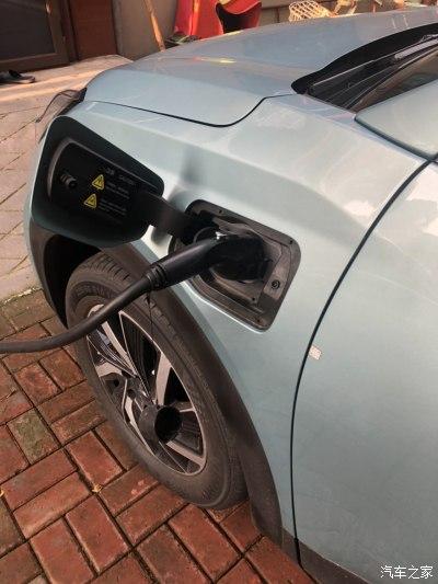 【哪吒u进藏是如何解决充电问题哒】