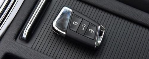 19款迈腾车钥匙怎么更换电池?