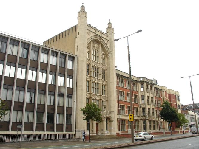  p>卡迪夫大学(英语:cardiff university,威尔士语:prifysgol caerd