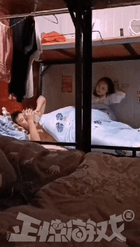 正惊gif:强迫症哭了,大神用铅笔芯雕巴黎铁塔,意外折断傻了