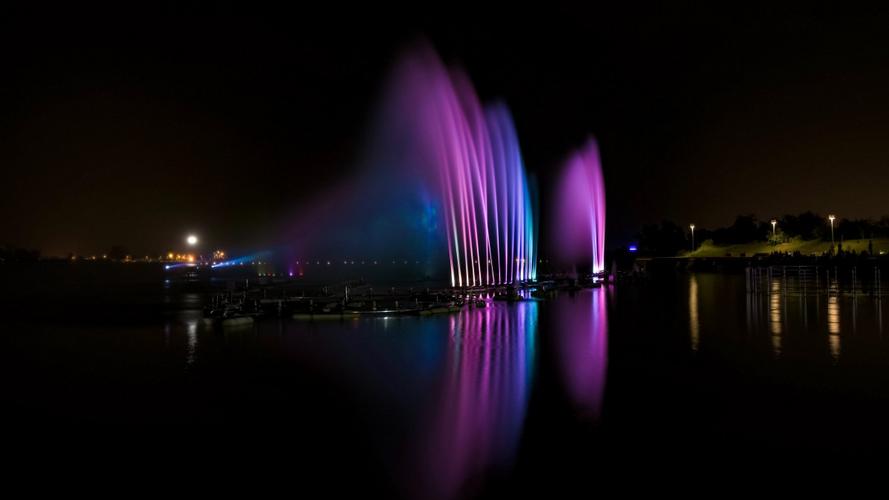 高清音乐喷泉夜景图片-建筑壁纸-高清建筑图片-第2图-娟娟壁纸