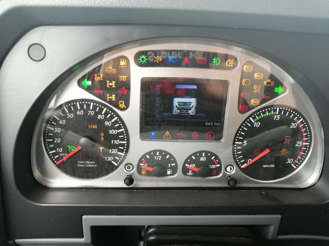 红岩散装水泥罐车