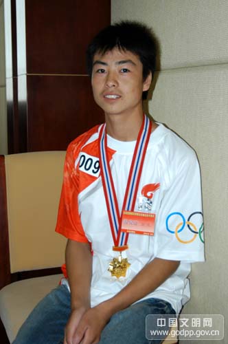 图为全国孝老爱亲道德模范张晓.中国文明网 胡栋 摄