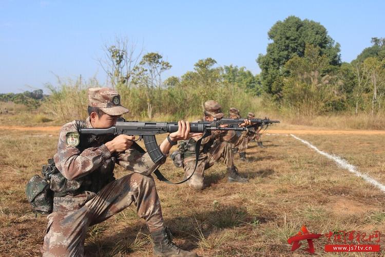 跪姿据枪瞄准训练