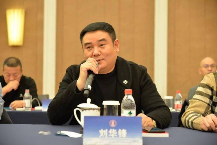 执行会长左骏交流发言执行会长朋刘军交流发言党支部书记,执行会长路