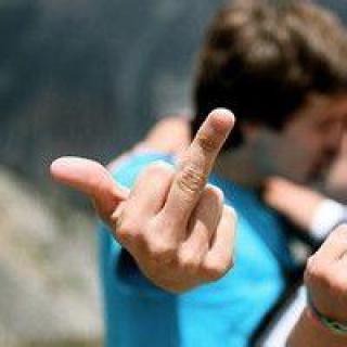 女生头像竖中指 小孩