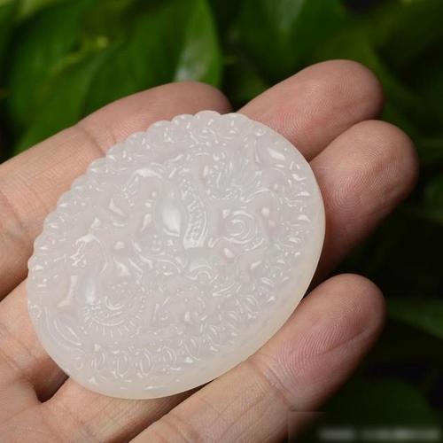 昆仑玉是一种软玉,俗称"青海玉",其内部结构怎么样?