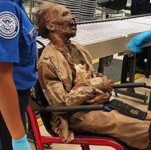 干尸乘客过安检 高度腐烂机场安检人员吓得不轻