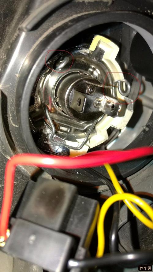 大众polo大灯灯泡更换教程图解