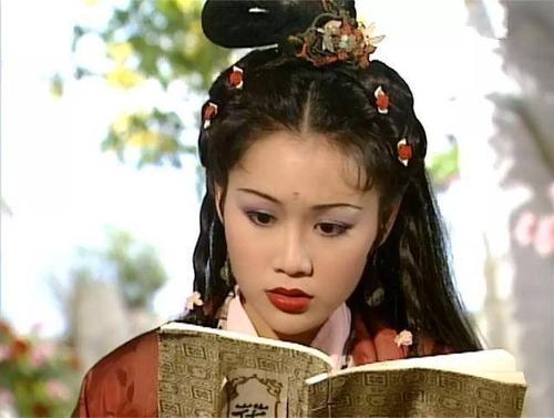 梁小冰真不愧是"古装皇后",一颦一笑尽显倾城!