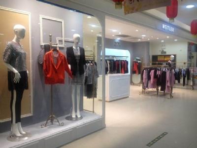 玛泰迩女装专柜店面效果