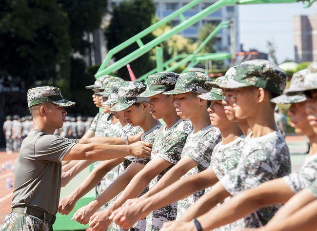 广西梧州开学军训致青春图