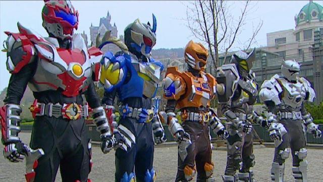 铠甲勇士10年后演员如何?黑犀侠转职主持人,帝皇侠在