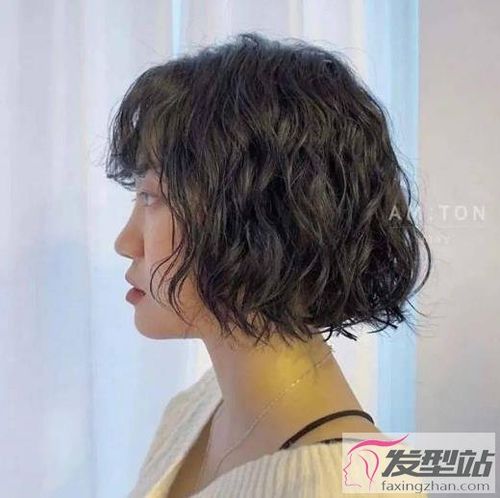 减龄烫短发推荐蛋卷头发型矮个子女生必备