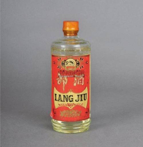 漂浮着一层酒渣,一直到现在酿酒技术非常发达,各种各种的酒五花八门