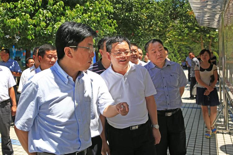 市委书记马华到我校视察