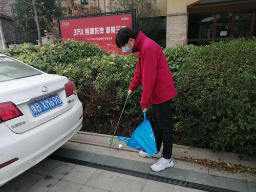 金耀街道湖滨社区开展清洁家园巩卫工作