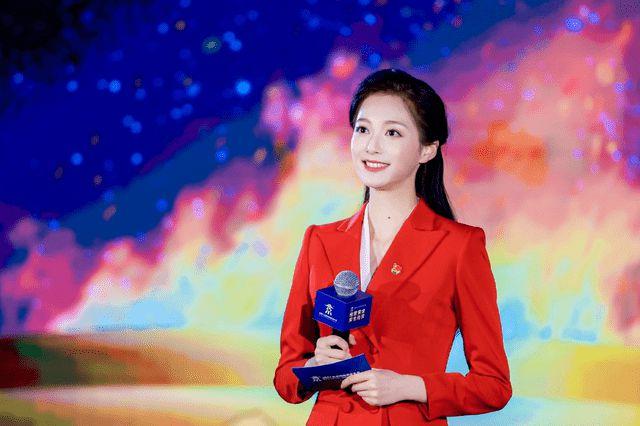 中国传媒大学校花冯琳,因领诵员备受关注,未来的发展让人意外