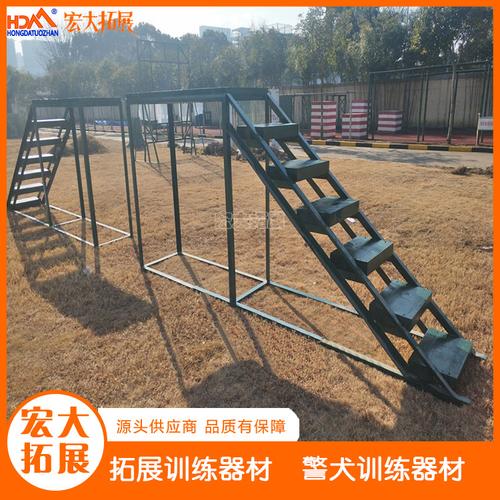 并能促进体格健壮;通过体能训练可使骨的新陈代谢加强;警犬障碍器材