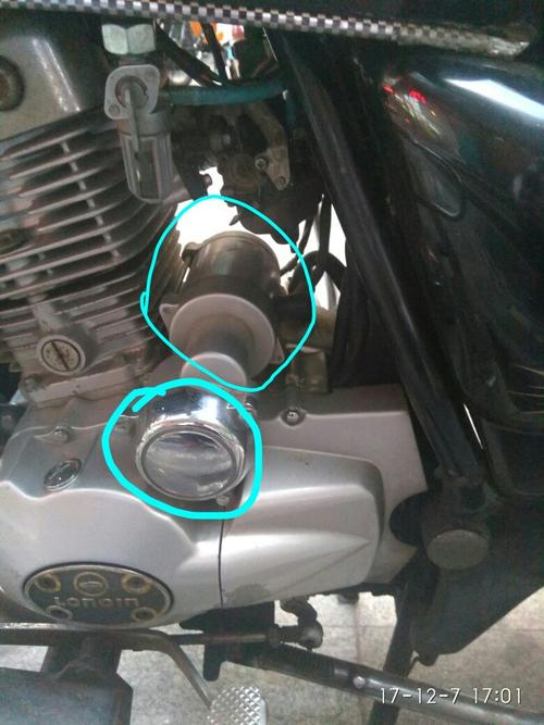 摩托车这两个位置哪个是机油滤芯