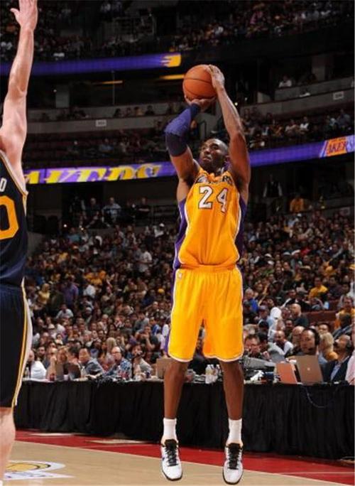 nba投篮动作最标准的3大超巨,科比第三,第一动作优美君子剑