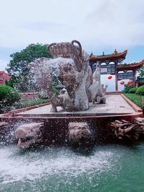 龙文化为主题的园林式公园,集 三万八千余龙雕于一身,无愧于龙园之名